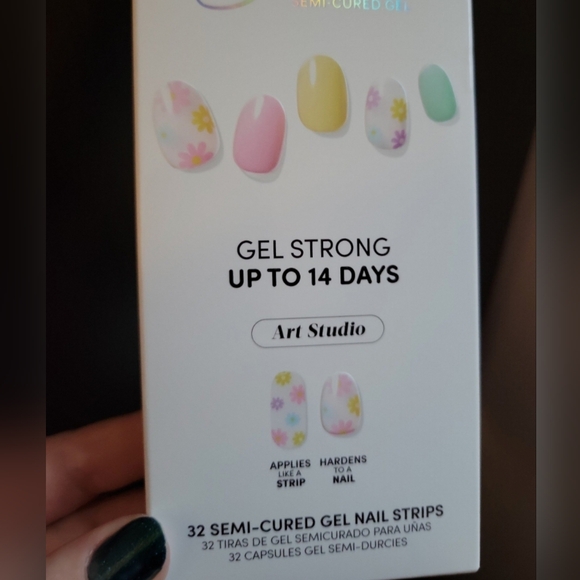 Dashing Diva semi cured gel nail strips - daisy morning - Picture 2 of 3